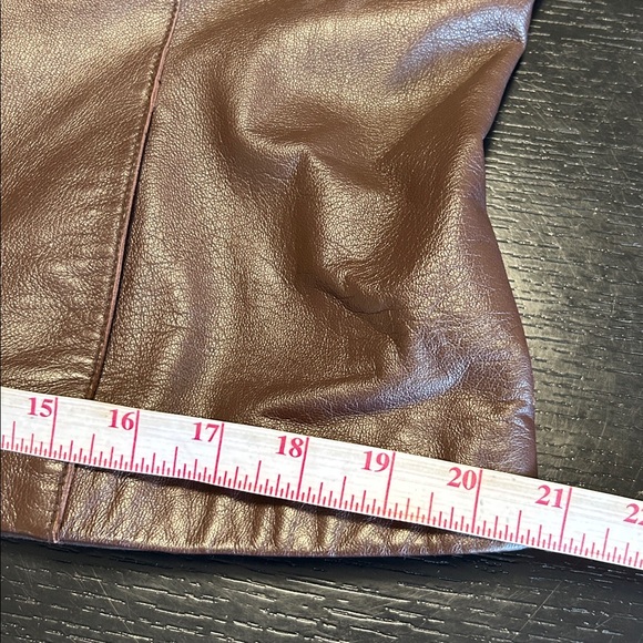 Fabulous St.John Butter Soft Leather
Jacket Embellished w/Brass
Grommets - Picture 17 of 17